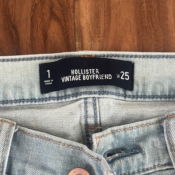 Hollister Vintage Boyfriend Jeans - Picture 2 of 3